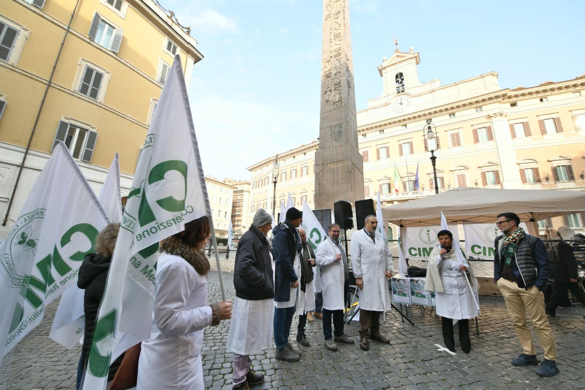 CimopItalia's tweet photo. #NoVax, aggressione ai #medici, #DeRango: “Serve #vaccino contro i #violenti, intervenga il #governo”
https://t.co/YuU5U8Rhjo https://t.co/8ATYMed2xB