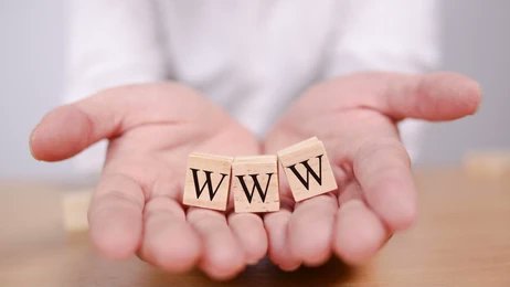 SecuRT_Montbe's tweet photo. Tim Berners-Lee, inventeur du World Wide Web en 1990, voulait d’abord l’appeler The Information Mine (La mine d’information) https://t.co/qI3ZM2RXvR