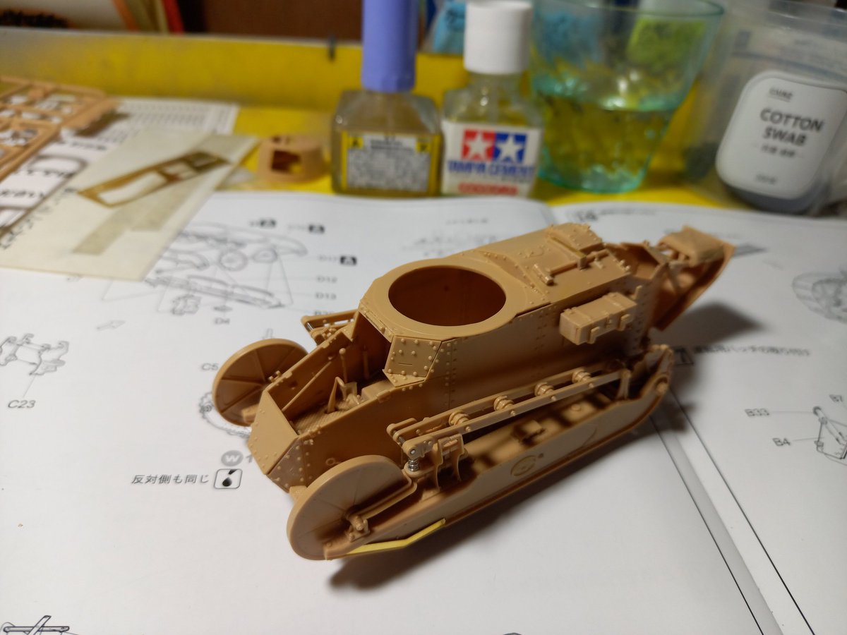 qhGSOO816mpUCAw's tweet photo. 依頼品進捗。パケ絵に騙されがちなガルパンキット、まんまと騙されております😅MENGモデルの洗礼を見事に受けて何度か「キーッ‼️💢」となりながらもとりあえず形に。
#ガルパン、#TF17 https://t.co/CmuE4l1G5I