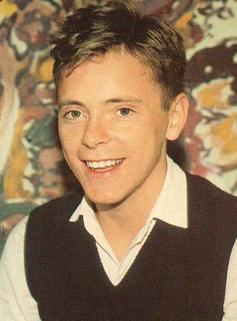 Slicing Up Eyeballs
Happy 66th birthday to Bernard Sumner of Joy Division, Electronic, Bad Lieutenant and New Order. 