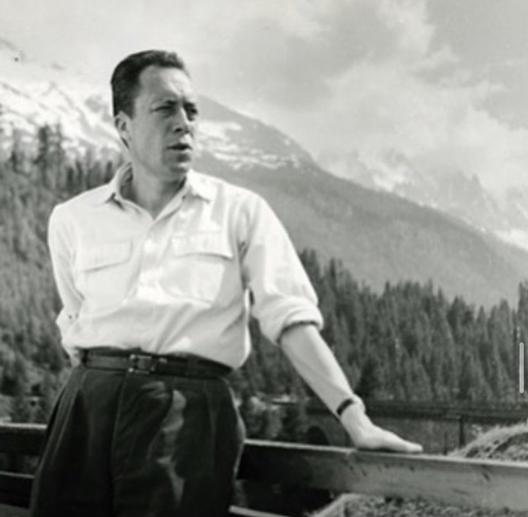 Albert Camus, 62 yıl önce bugün, trafik kazası sonucu yaşama veda etti. 

"Yaşıyor muyum, yoksa anımsıyor muyum, bilmiyorum artık."
Tersi Yüzü s.47