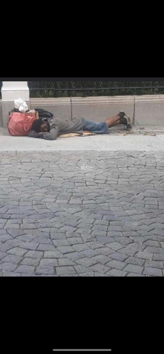 MikeBarendse's tweet image. This poor man is innocent… if the peoples advocate Dali Mpofu defends him, he will be found guilty 🤣😂🤣😂🤣 #ParliamentFire