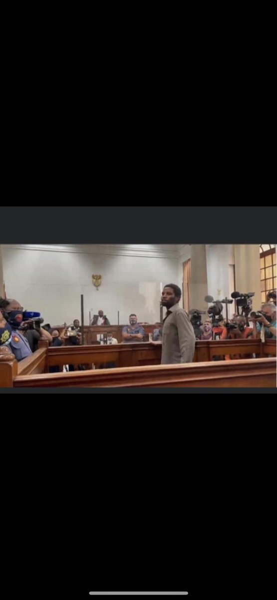 MikeBarendse's tweet image. This poor man is innocent… if the peoples advocate Dali Mpofu defends him, he will be found guilty 🤣😂🤣😂🤣 #ParliamentFire