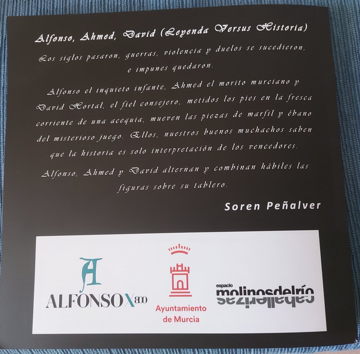 primoscuro3's tweet photo. Aún estáis a tiempo de conseguir mi último libro de forma gratuita al visitar la exposición Jaque por un Reino, la misma estará disponible hasta el 8 de enero en el museo de los Molinos del Río, el libro incluye en la  contraportada un bonito poema del gran Soren Peñalver. https://t.co/T3lRGCwAsW
