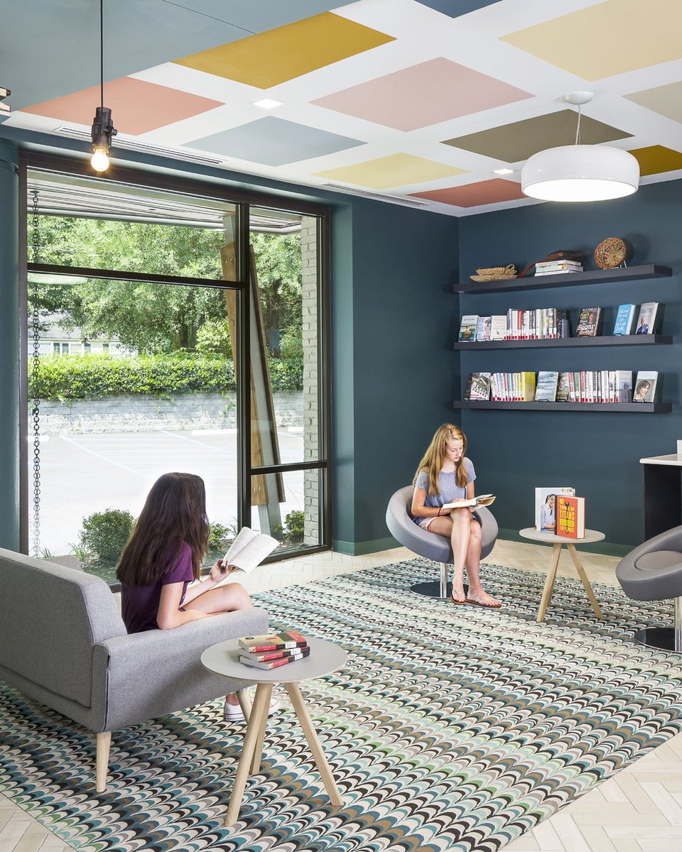 Let 2022 be a year of maximalist design... and why not start with our dramatic and mesmerizing Floating Ink rug? ⁣
⁣
- Richland Library (Cooper Branch) - <a href="/richlandlibrary/">Richland Co Library</a>⁣⁣
- Designer: @margaret_sullivan_studio⁣⁣
- Photographer: Kris Decker of @firewaterphotography⁣