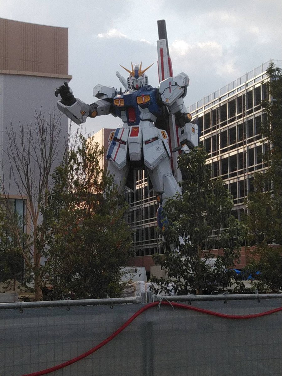 また見に来てしまった　
色んな角度から　夫婦でパシャリ📸