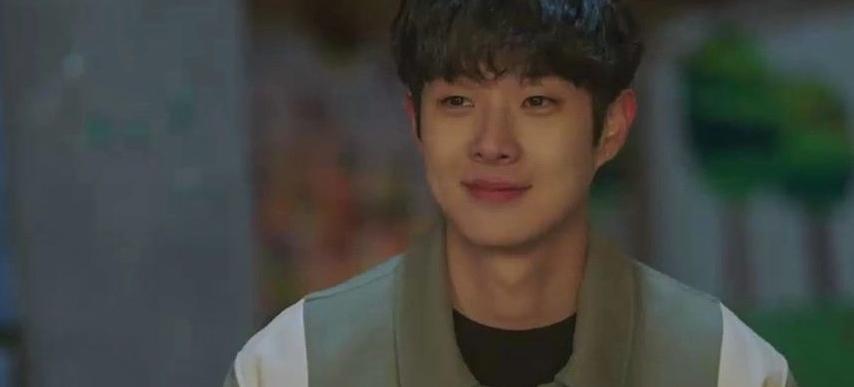 zygmaund's tweet photo. choi wooshik saving the entire show with his adorable innocent smile 😭

#OurBelovedSummer #OurBelovedSummerEP10 https://t.co/KpPJt2cxXo