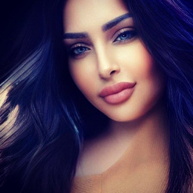 يلاحظك بشكلٍ مسرف ذلك الذي يبدو لك متجاهلاً