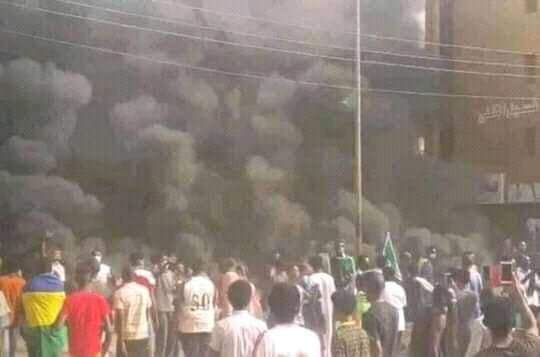 አሜሪካ ግብፅ ፈረንሳይ ጀርመን እንግሊዝ እንደፈለጉ የሚጫወቱበት የሱዳን ፖለቲካ ዛሬም ድረስ በህዝባዊ አመፅ እየታመሱ ነው። አገራችን ይህ እንዳይመጣ ነው ተገዳ ወደ ጦርነት የገባችው። በጦርነቱ ዋጋ ብንከፍልም ማንም ግን አልጋለበንም። 
#NoMore