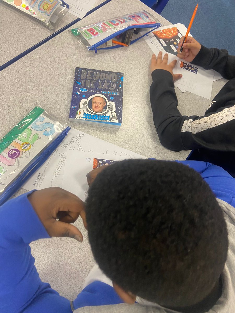 Rowlatts_TMET's tweet photo. Year 5 are starting the Spring Term with an introduction to their new topic - Space! They are learning the planets with a mnemonic. ππͺπ#rmscience #learning #fun #creative https://t.co/H5njnnLa6E