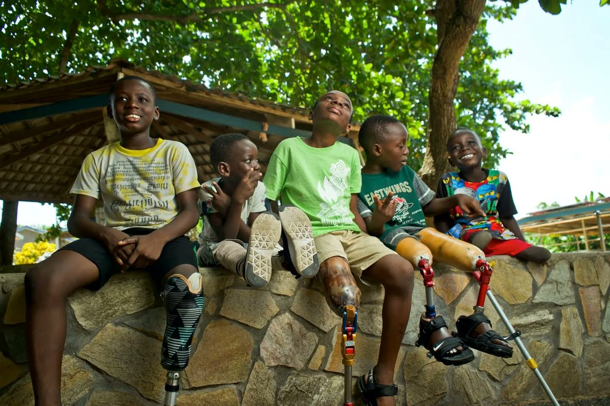 Legs4Africa's tweet photo. Welcome back to school and work everyone 😁 

Oh, and happy 2022 of course 🌻 

#welcomeback #firstday #january #2022 https://t.co/LMOuaPRGY2