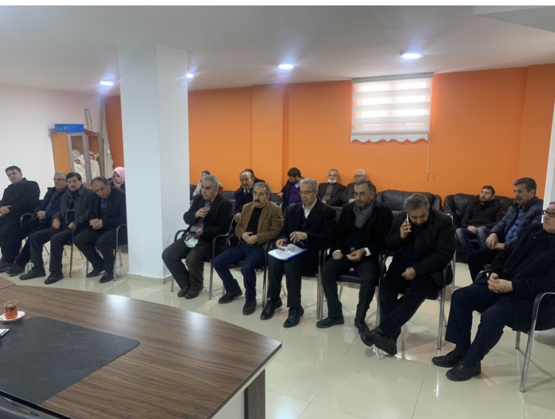 vanaktusba's tweet photo. İlçe Başkanımız @MnuriBasdinc beyefendinin riyasetinde,haftalık olağan yürütme/yönetim kurulu toplantımızı gerçekleştirdik.

Toplantımız hayırlara vesile olsun.
@K_Turkmenoglu_V @AK_PartiVan 
@erkankandemir @agral_abdullah @sinbasak @ylmzarslan_y @Akparti 
@avhamzadag @RTErdogan https://t.co/Ux8qyb1NSI