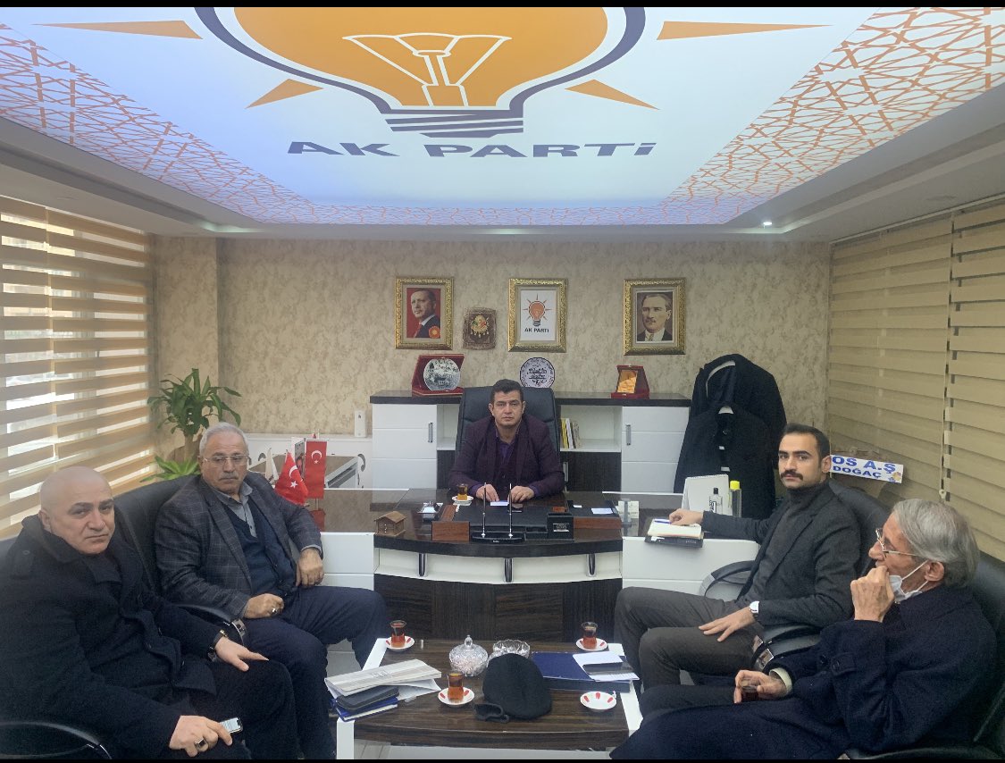vanaktusba's tweet photo. İlçe Başkanımız @MnuriBasdinc beyefendinin riyasetinde,haftalık olağan yürütme/yönetim kurulu toplantımızı gerçekleştirdik.

Toplantımız hayırlara vesile olsun.
@K_Turkmenoglu_V @AK_PartiVan 
@erkankandemir @agral_abdullah @sinbasak @ylmzarslan_y @Akparti 
@avhamzadag @RTErdogan https://t.co/Ux8qyb1NSI