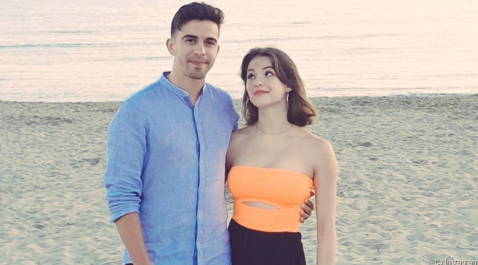 mendool_off's tweet photo. Beaucoup de gens sont heureux pour Michou &amp; Elsa suite à leur officialisation de leur couple
Moi je trouve cela triste pour le petit copain d'Elsa au moment de Dals. Preuve que les couples peuvent être détruit par la notoriété et la richesse... 
#penséepourAdrien 🙏
#michou #elsa https://t.co/R52nC8qAbb