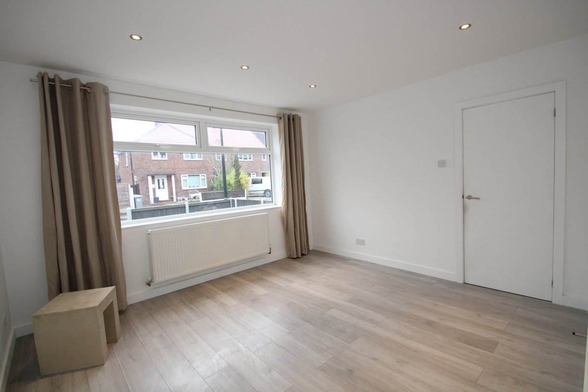 WatersonsEA's tweet photo. NEW!
Old Meadow Lane, #Hale - £395,000
An immaculately presented and stylishly improved 3 Bedroom End Terraced family home in a popular  location within walking distance of the Well Green school. 946sqft. For a#viewing ☎️01619416633 or via 📧hale@watersons.net #propertyforsale https://t.co/p8oOL5VCZy