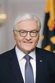 hubertus_heil's tweet photo. Bundespräsident Frank-Walter Steinmeier ist ein Glücksfall für unsere Demokratie. Er genießt großes Vertrauen bei den Bürgerinnen und Bürgern. Ich freue mich über die parteiübergreifende Unterstützung und seine Bereitschaft, Deutschland weiter zu dienen. #unserPräsident https://t.co/D5FDLYIWlO