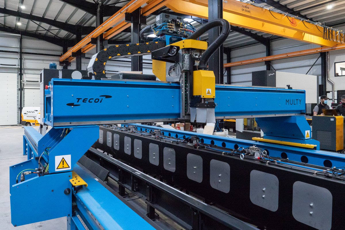 TecoiOfficial's tweet photo. Empieza el año con lo mejor del corte por plasma: #MULTY TWIN de #TECOI, máxima velocidad y precisión en todos los procesos. Este modelo instalado en México incorpora tecnología #MAGTEC para satisfacer las demandas de uno de los fabricantes de chasis más importantes de América. https://t.co/q0OhsbIvFb