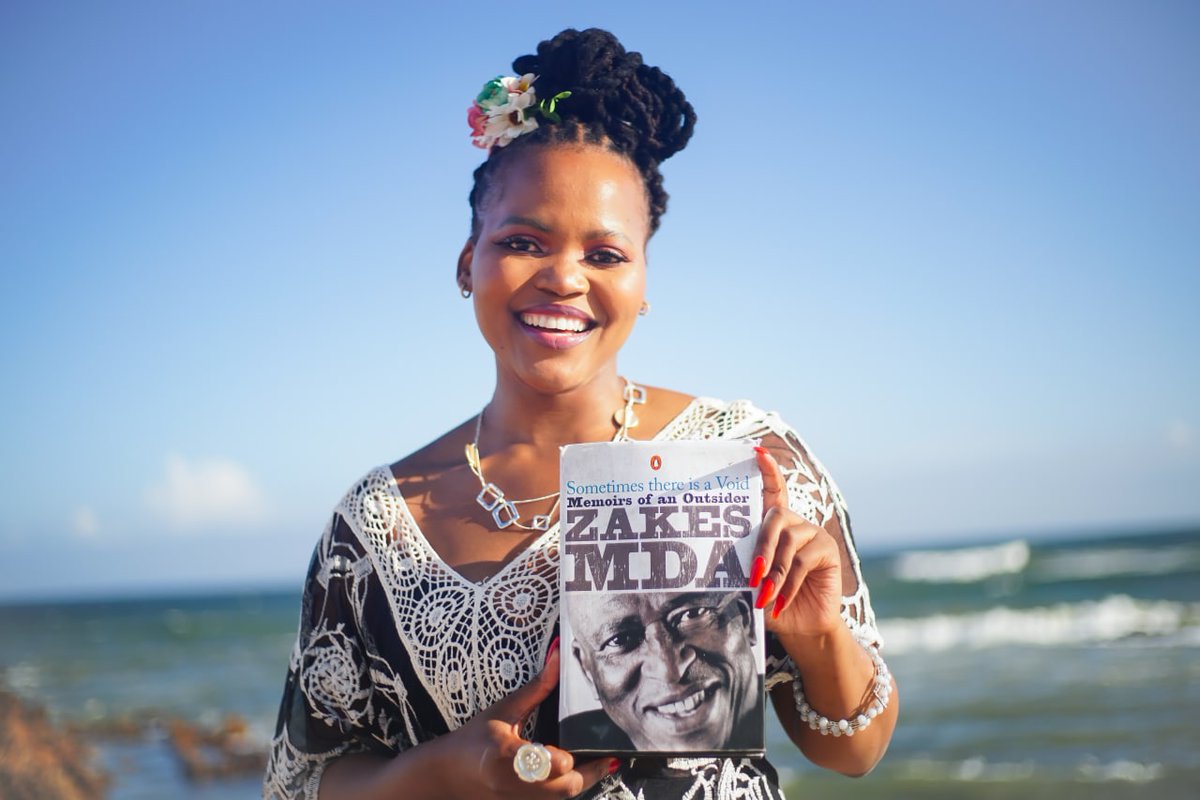 ultimatebook_'s tweet photo. Welcome to The Ultimate Book Show with Sihle-isipho Nontshokweni (@ceehl). Welcome to 2022. Welcome to the premier book show of the world: spotlighting extraordinary storytellers. https://t.co/oMoytFtvUw