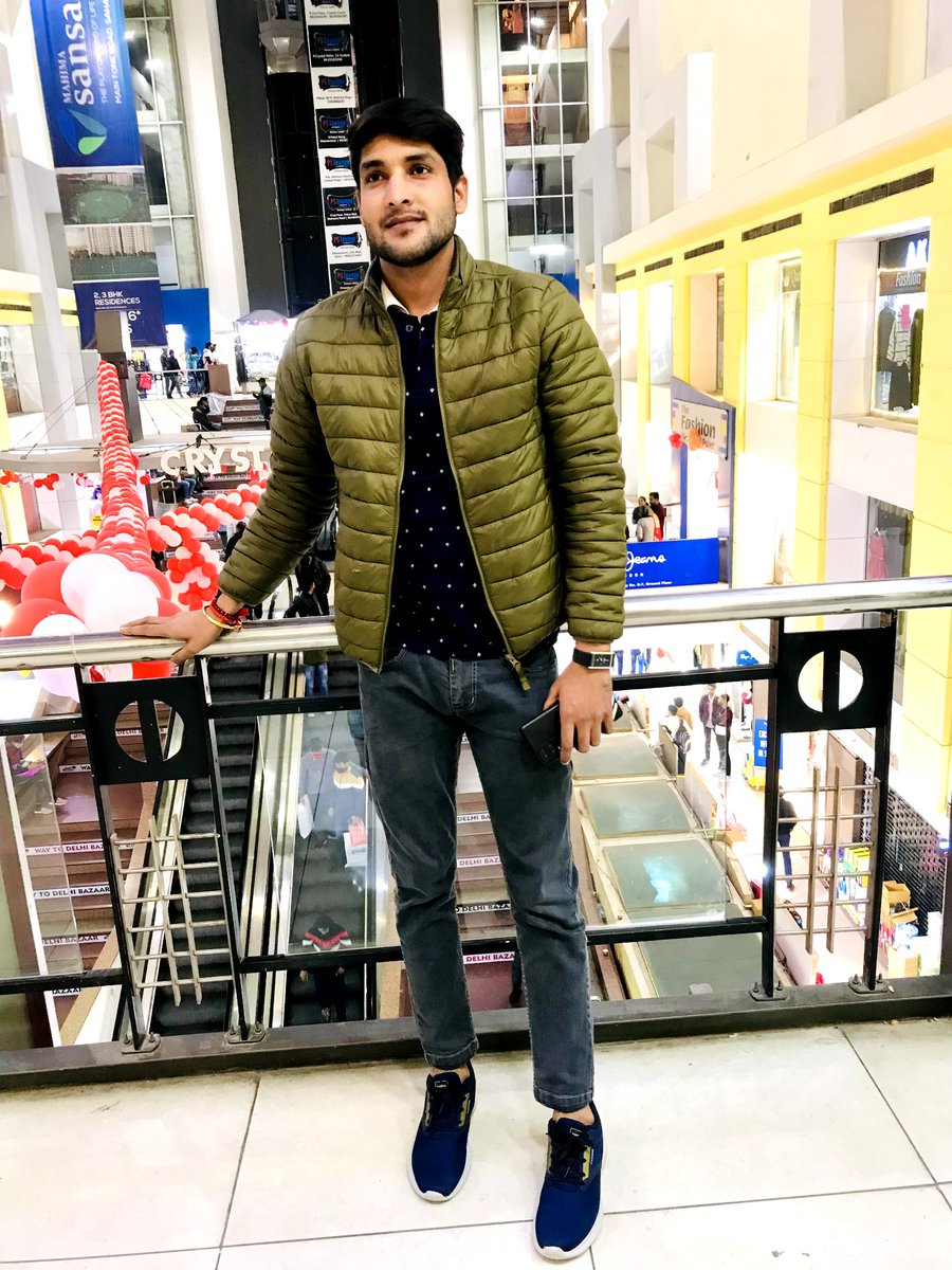 SubhamDorataRU's tweet photo. चेहरे पर एक चेहरा लगाना पड़ता है ,
मैं ठीक हूँ … कह कर मुस्कुराना भी पड़ता है !
#FirstPic2022 @subhamgurjarinc @Vikraminc2 https://t.co/LxVB5Rn7oz