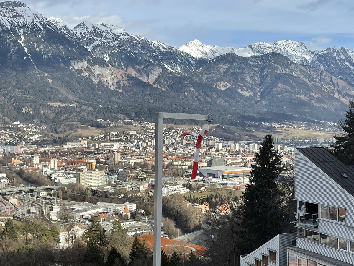 _marcories_'s tweet photo. Wenn Kobayashi bei der #Vierschanzentournee noch scheitert, dann am Wind. Momentan nicht an Skispringen zu denken in #Innsbruck. #4hills @Skispringen https://t.co/JiEE6Ifqfg