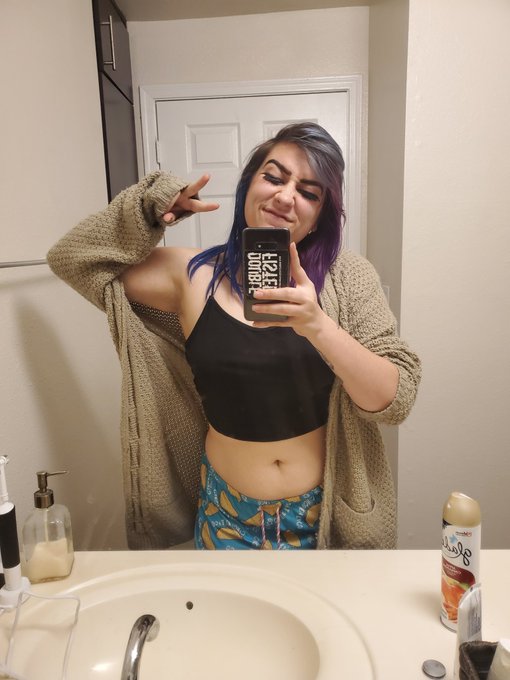 1 pic. Yayy I'm sick. Not covid! Just the flu... be nice and subscribe to my onlyfans while I'm getting