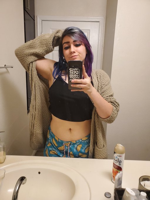 2 pic. Yayy I'm sick. Not covid! Just the flu... be nice and subscribe to my onlyfans while I'm getting