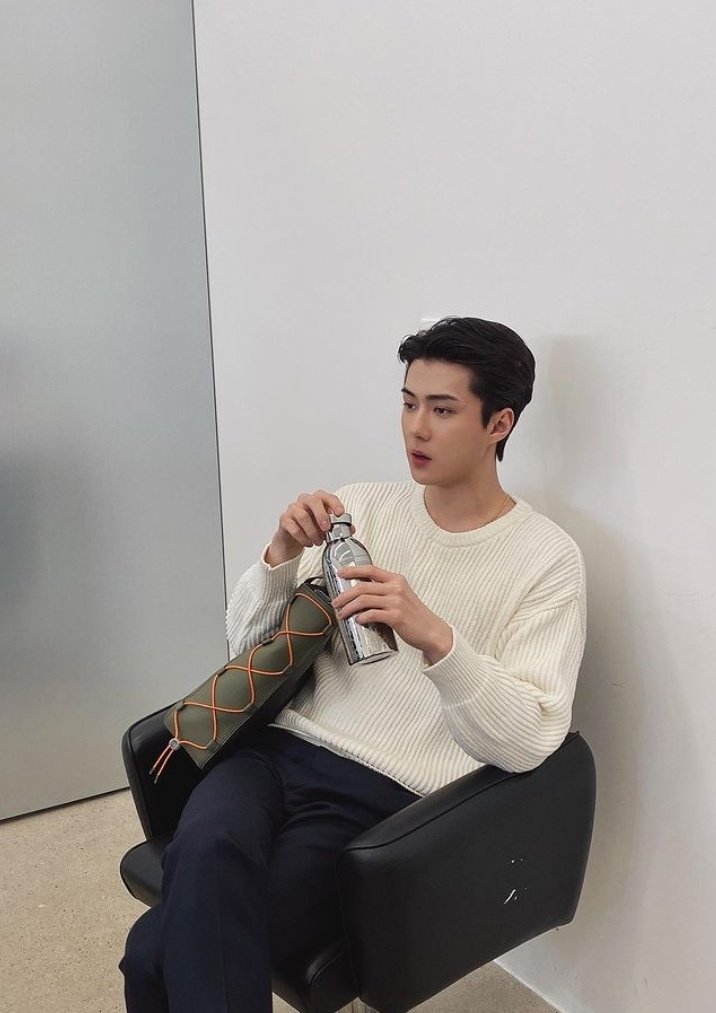 Çok yakışıklı.. Dicek bir şey bulamıyorum artık 💓