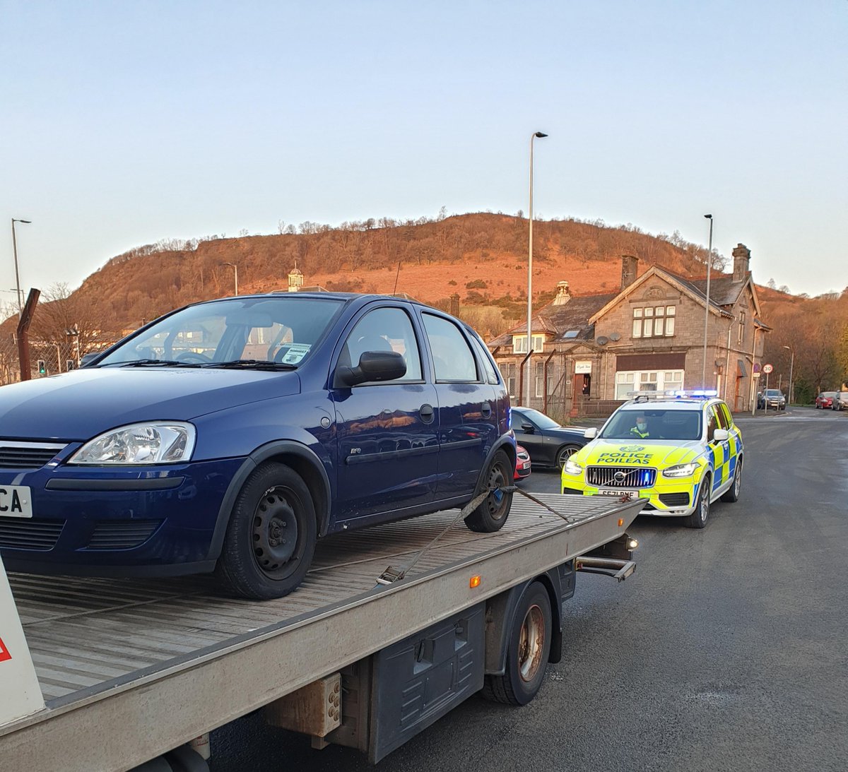 PSOSWestDunbart's tweet photo. During hi-visibility patrols in Dumbarton,  Road Policing officers saw this vehicle being driven in an erratic manner. The vehicle was stopped and driver found not to hold a full Driving Licence. The car was also seized by officers.  

#LRPU #DrivingNeedsALicence #ExpensiveOuting https://t.co/ngF6Fl24qy