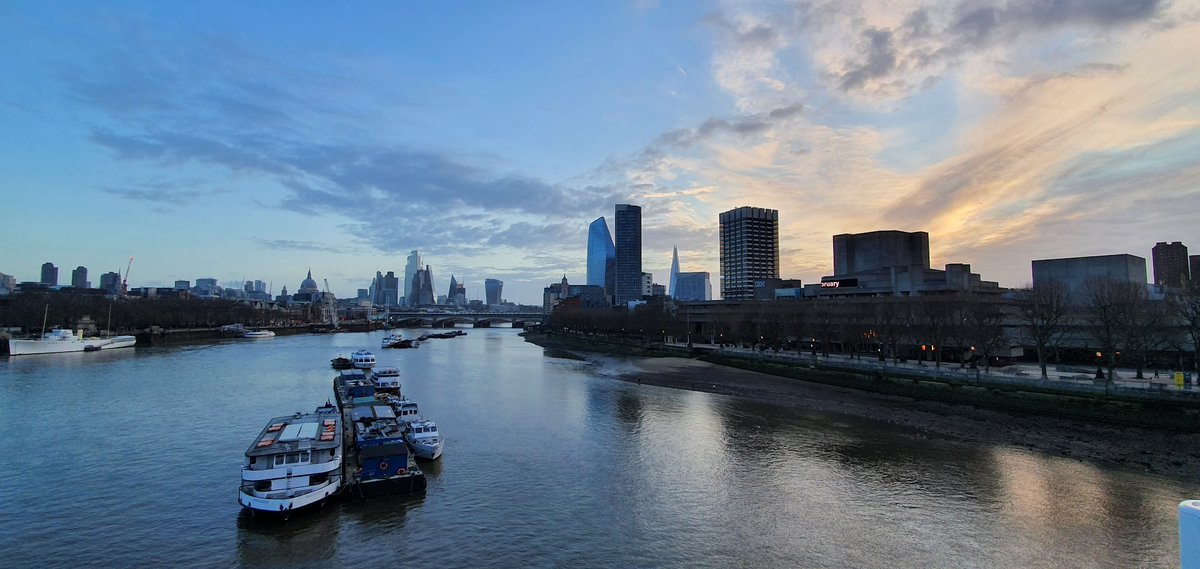 Freedom_Capture's tweet photo. I visited London yesterday, covered many miles and took the opportunity to relax, capture some new scenes and interesting things. Explored @WWTLondon, the City and @spitalfieldsE1 and some stations etc...
Plenty of picture posts coming up...
#newyearbreak #London #photography https://t.co/JfAPRGeUNk
