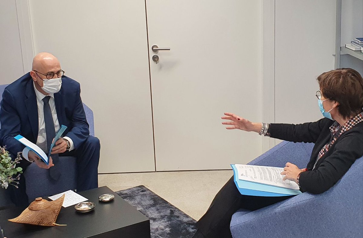 AnnickGirardin's tweet image. Réunion avec @pietraszewski_l ce matin sur l'accompagnement social des gens de mer. La mer est un environnement professionnel exigeant et le @gouvernementFR est sur le pont pour permettre aux professionnels du maritime d'exercer leur profession en toute sécurité.