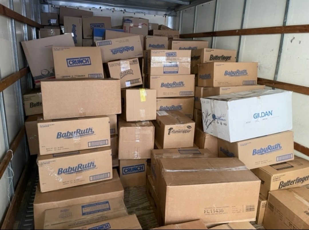 LebanonMission's tweet photo. DHL continues to amaze us! They brought another delivery of boxes packed tight with non-perishable food for our #AnnualFoodDrive!  This brings the total amount their employees donated, collected and delivered to 6,498 pounds! WOW! Thank you, for caring so much for our ministry! https://t.co/UPFa4qGIhb