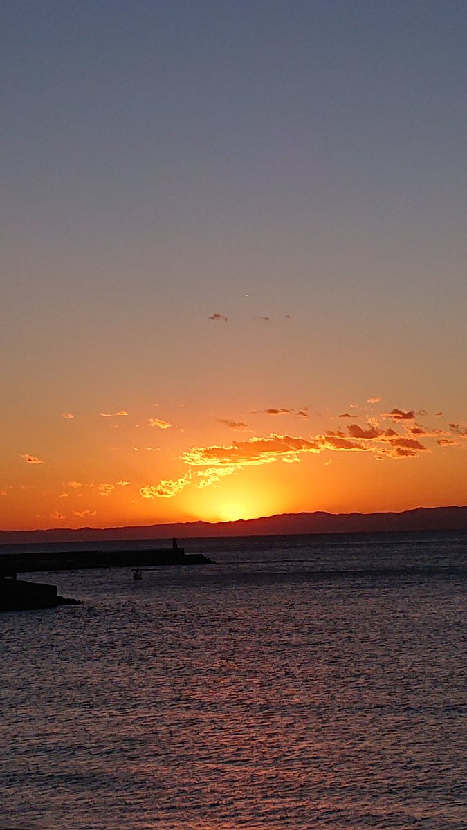 JapaneseMom48's tweet photo. After sunset 🌙 https://t.co/DFSyGSuVzJ