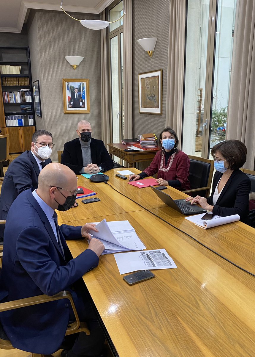 #Covid_19 
Le préfet Hugues Moutouh a réuni ce matin en visio. les parlementaires, maires et présidents d’EPCI de l’#Hérault , en présence du <a href="/34Dsden/">DSDEN 34</a> &amp; <a href="/ARS_OC/">ARS Occitanie</a> 
➡️ point de situation
➡️ protocole dans les écoles
➡️ échanges sur la mise en œuvre des dernières mesures sanitaires