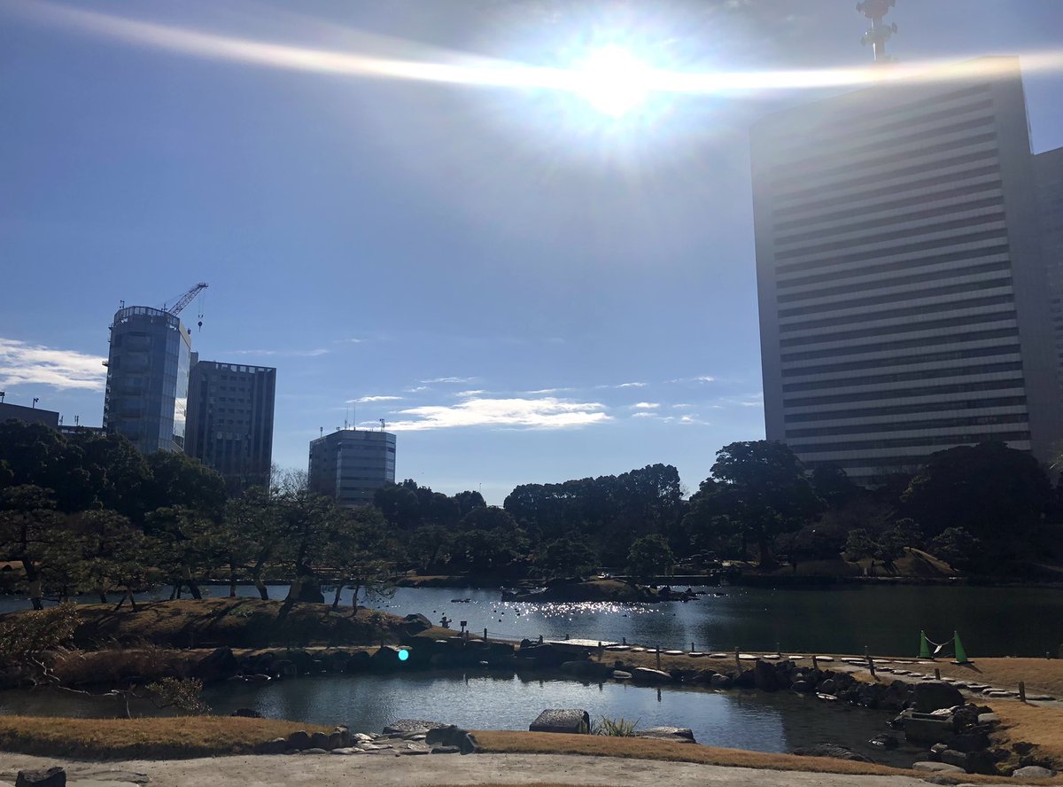 tazae2's tweet photo. あけましておめでとうございます。
本年もよろしくお願いいたします。

旧芝離宮恩賜庭園の
「初春三番叟」にて
新年が始まりました。

JR浜松町駅近く、
都会のオアシスです。

やわらかい土の感触、
自然が生きています。

人も、
音楽も、
生きています。

今年もファイトでいきます！ https://t.co/awN6ZS6POX