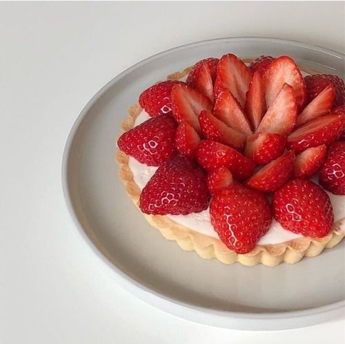 ffedorovf's tweet image. Мы думаем, что любим кого-то за его достоинства, но на самом деле мы любим... саму любовь.