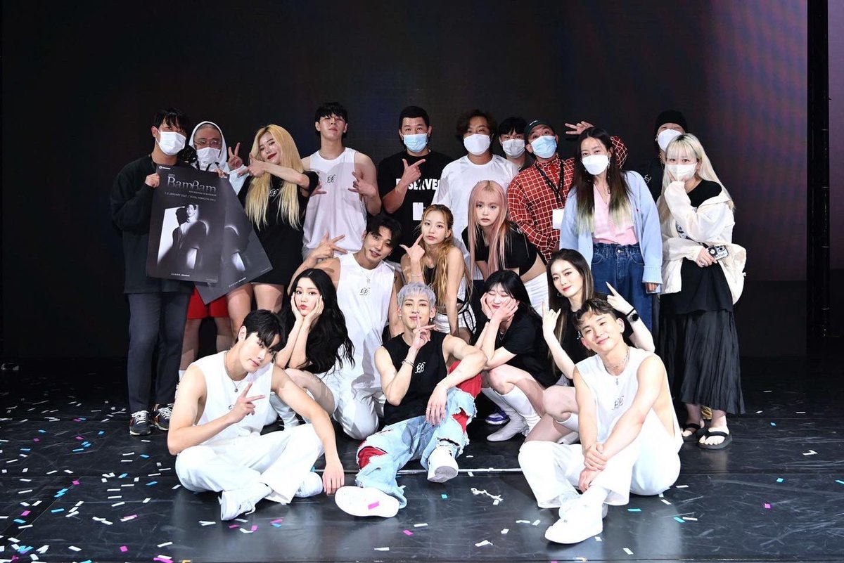 dwayne_yeo's tweet photo. Perfact show in Thailand🇹🇭
Thank you guys🙏🥰
#bambam #Thailand https://t.co/qoXgNmb6uw