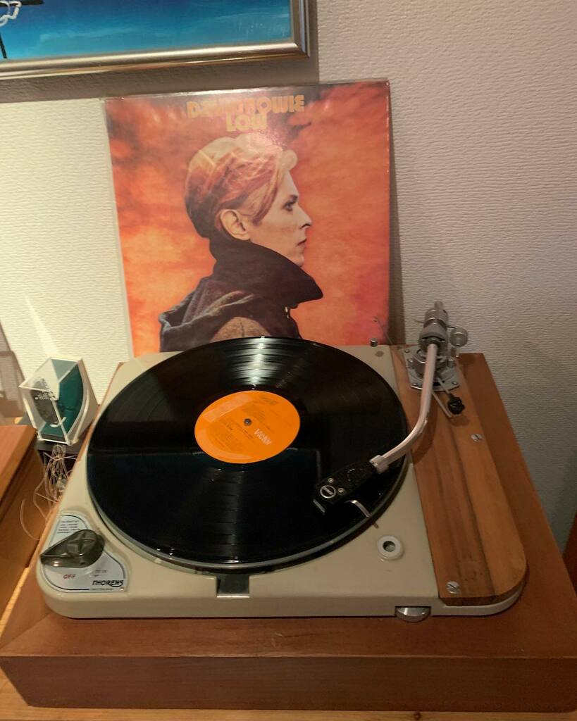 Vinyltime. 'Low' by David Bowie is never wrong. #davidbowie #vinyl #vinylrecords #turntable #thorens #thorensturntable #td121 #thorenstd124