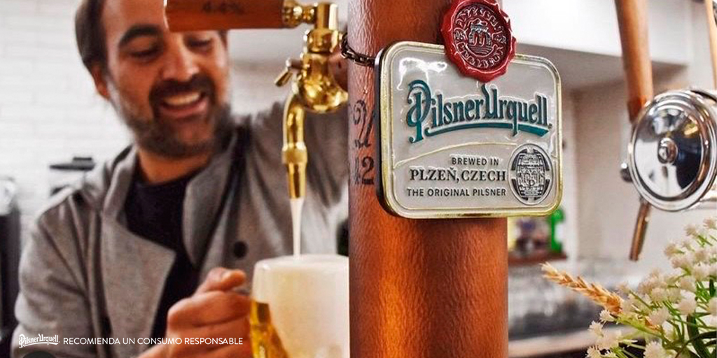 Escuchar todo tipo de música en directo acompañado de una buena comida es algo único. Pero si además te sirven tu #PilsnerUrquell con una sonrisa, se convierte en algo insuperable. 🔝 ¡Disfruta de la experiencia en @Falerinataberna!