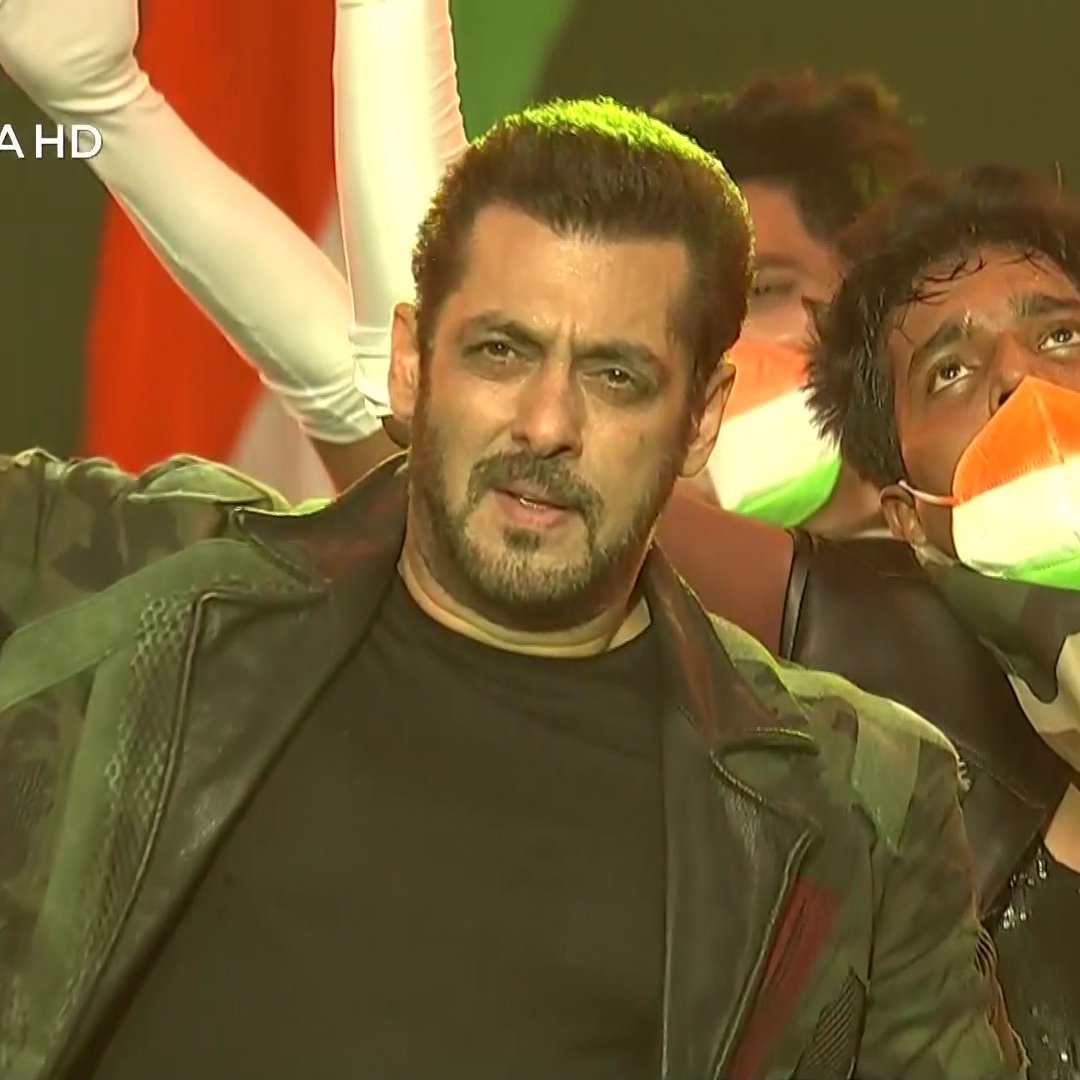 Zoewangly's tweet photo. The Biggest Superstar Of Indian Cinema #SalmanKhan https://t.co/LMWgZvW6cF