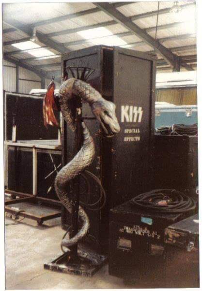 bob_robertnash's tweet image. I would have given anything to take a tour of the old KISS warehouse back in the day. #70sKISS