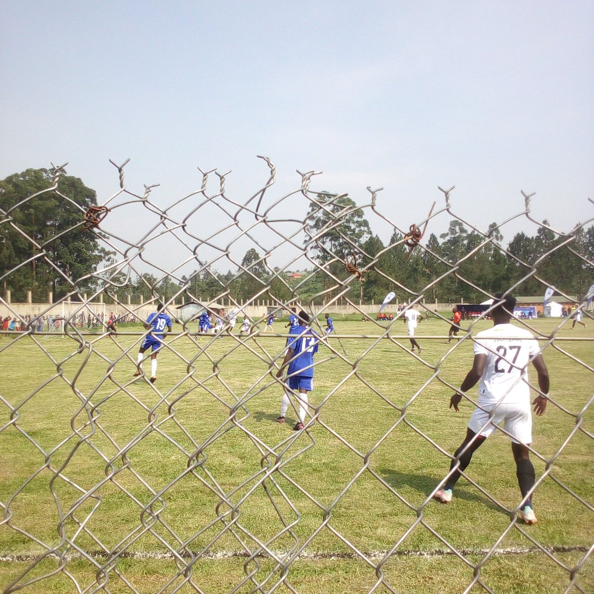 JohnWicklifMus1's tweet photo. Express fc takes the lead at buhinga stadium
Tooro United 0 express 1 first half
#tooroupdates https://t.co/yB95MdEi0f