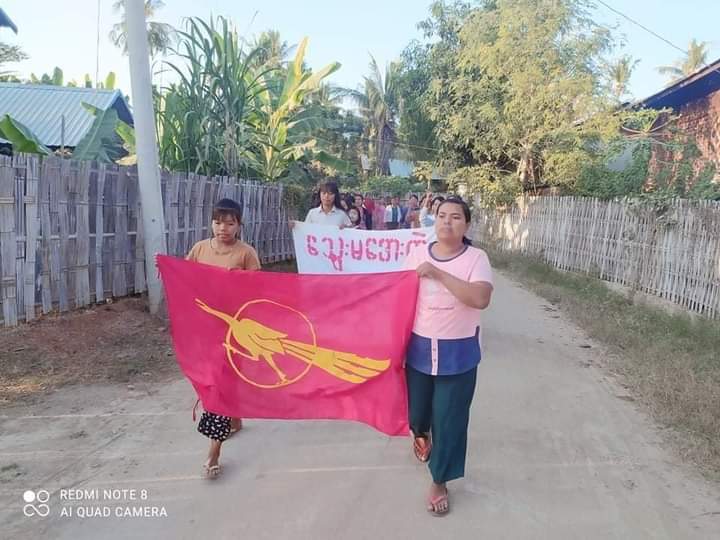 AlexMyanmar13's tweet photo. Villagers in #Yinmapin Township marched in the evening strike under the entitled"Never Cold-Blooded Shwe-Nwe-Thway".
#4122_ToFederalDemocracy
#2022Jan4Coup
#WhatsHappeningInMyanmar https://t.co/60eigUZ8Qt