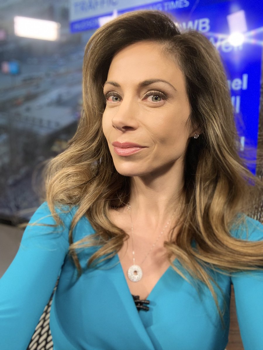 JillNicolini's tweet photo. #styeeye🤮 No more fake lashes 👨⚕️😆 swipe left ⬅️ “Blue looks good on the sky…Looks good on that neon buzzin’ on the wall but darking, it don’g match your eyes 👀 “@KeithUrban 💙👗 @PIX11News #trafficandweathertogether🚘☀️ https://t.co/4vM2oiHTTr