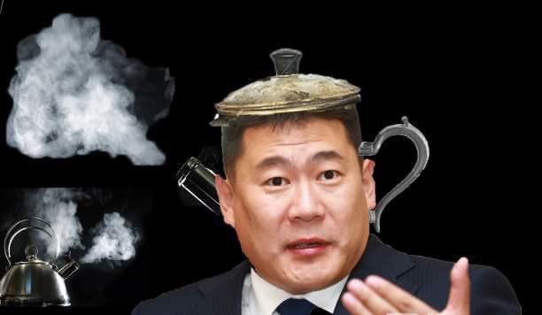 Хамаг бизнес хаачихаад улсаараа тахалтай өдөрт 10 хүн үхэж байхад, нэг амьсгалын аппарат бодохоосоо илүү хэвлэлд 980 саяыг тарааж байсан гэж бодохоор энэ Засгийн Газар Монголын төлөө биш юм байна. Огцор !