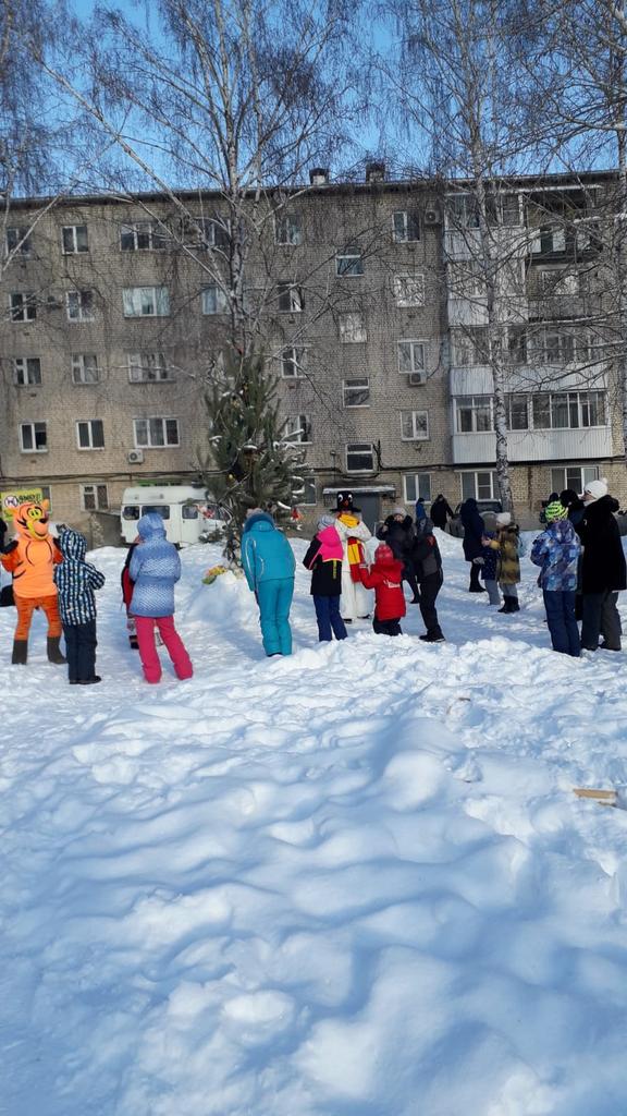 ОГРОМНОЕ  СПАСИБО  <a href="/askgrad2/">ООО "АСК "ГРАДЪ"</a> от жителей и депутатов   за  поддержку  и содействие в проведении  новогодних мероприятий в мкр. В-1 и В-3