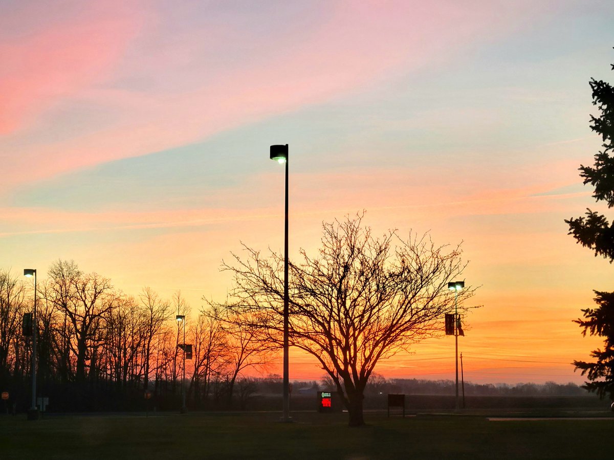 That first-day-back drop-off line sunrise after a long break 🤩🧡💛💗💙
<a href="/MGUSC_JSHS/">Madison-Grant JH/SH</a> #WeAreMG #backtoschool