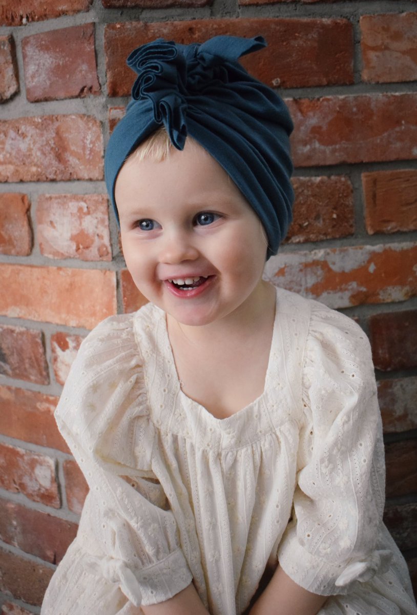 BondofSweden's tweet photo. Underbart nytt år till er alla! Årets bästa huvudmode är en turban från Bond! 
https://t.co/pG91Ch010G
#headwearbybond #alwaysontop
#bondofsweden #turbond #slowfashionmovement #slowfashion #passionforcuteness #organicfashion #handmadefashion #bondfamily #lovemybond #turbanbybond https://t.co/uHJ5qZeZpw