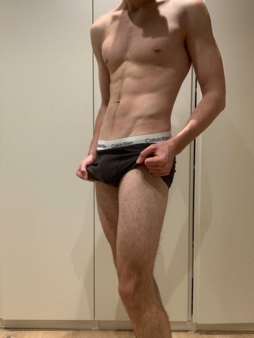 Can someone come and rip these of me!!

#18yearold #gay #onlyfans #fitness #dickrate #cumtribute #calvinklein