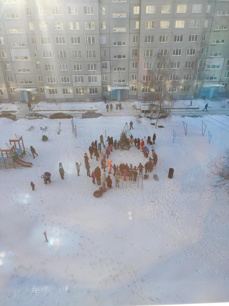 <a href="/LVKolosova/">Лариса Колосова</a> <a href="/askgrad2/">ООО "АСК "ГРАДЪ"</a> И на Механике тоже) <a href="/dvoreckultury/">Жигулевский ДК</a> хорошая и заводная программа. <a href="/Kabanikhin_zhig/">Кабанихин Андрей Николаевич</a> за подарочки детям. Я замерзла и концовку наблюдала в окно)