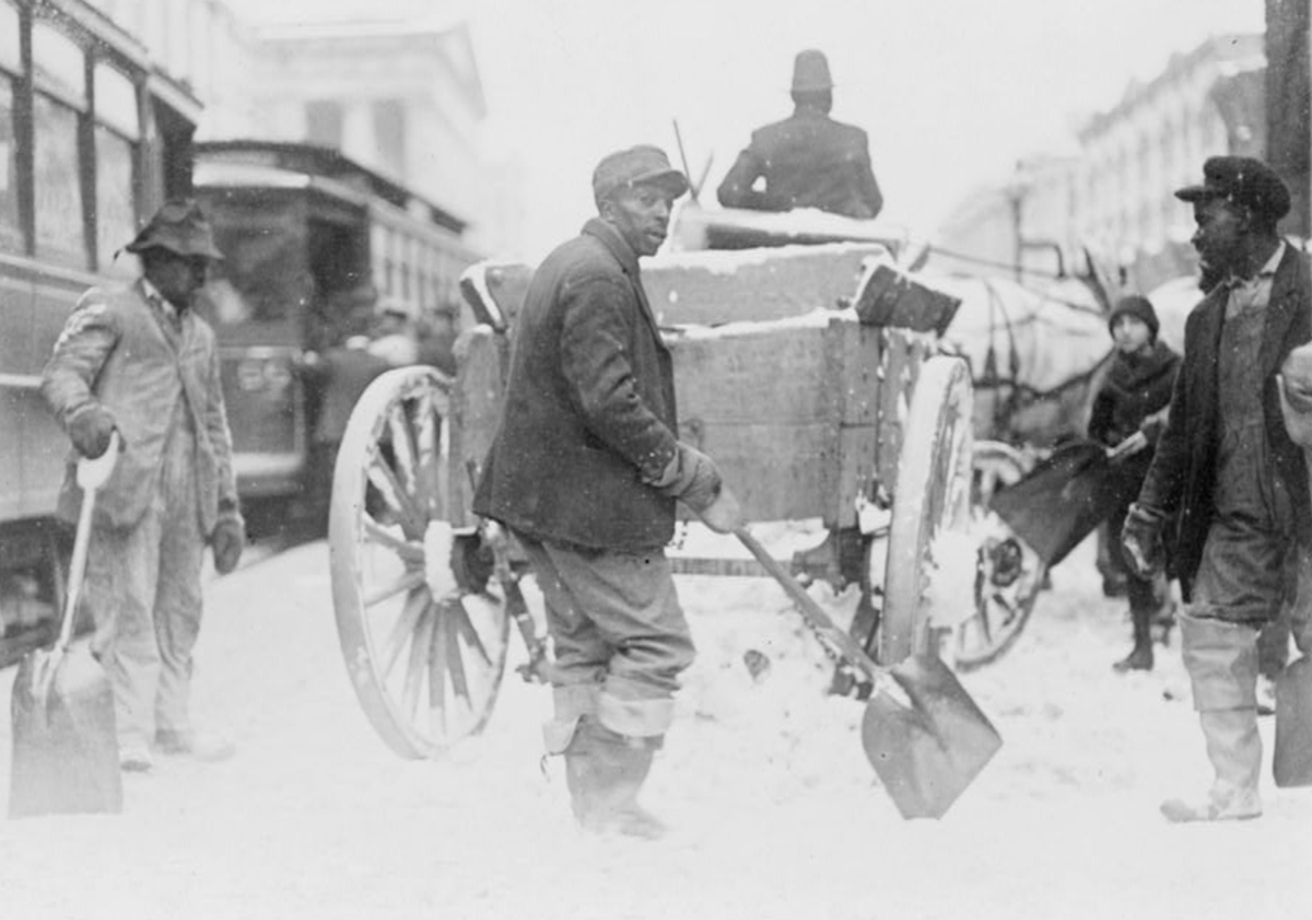 DcFlashbacks's tweet photo. DC snow removal in the early 1900s. 
#dc #snowday #washingtondc https://t.co/yEcJNh0gPG